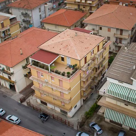 La Terrazza Su *